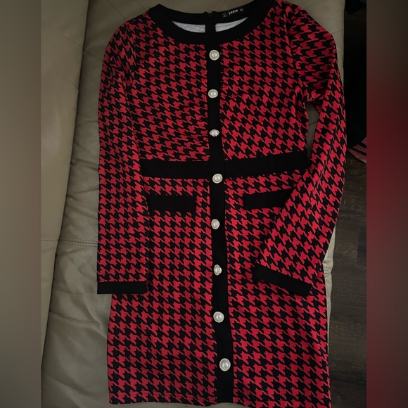 Dresses & Skirts - Adorable red dress